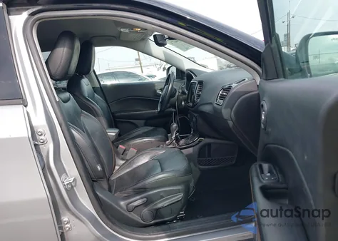 2019 Jeep Compass Limited 4X4 z USA, uszkodzony, nr VIN 3C4NJDCB5KT780669